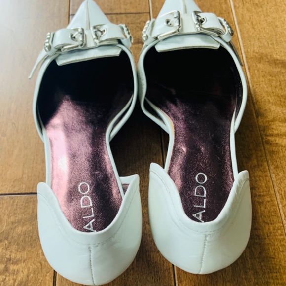 Classic & Fun White Vintage Leather Pointed Toe Shoes - Picture 3 of 8